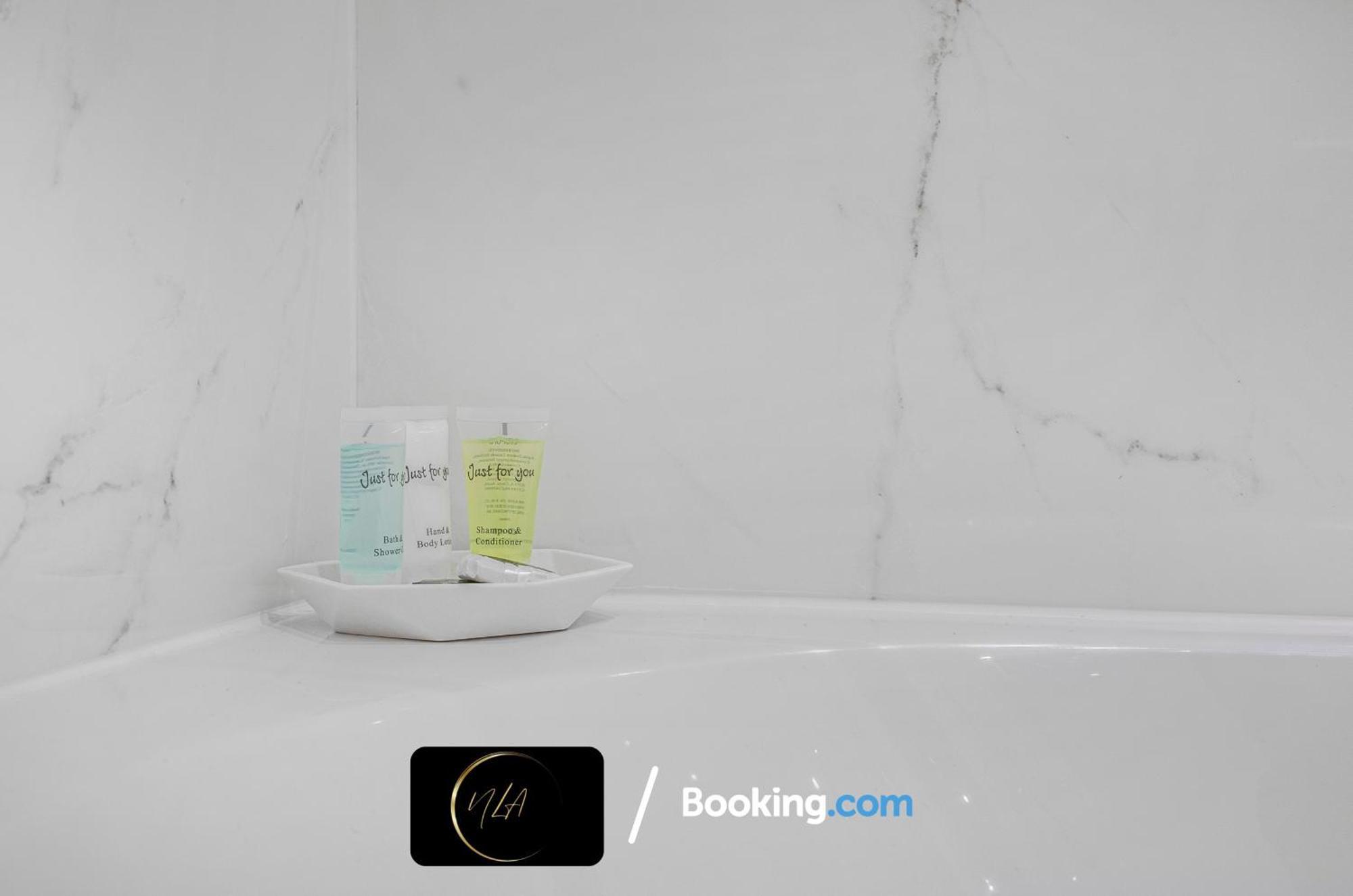 City Centre Apartment With Free Parking, 2 Bathrooms, Netflix And Wifi - Suitable For Contractors And Families - By Noor Luxury Accommodations Бирмингем Экстерьер фото