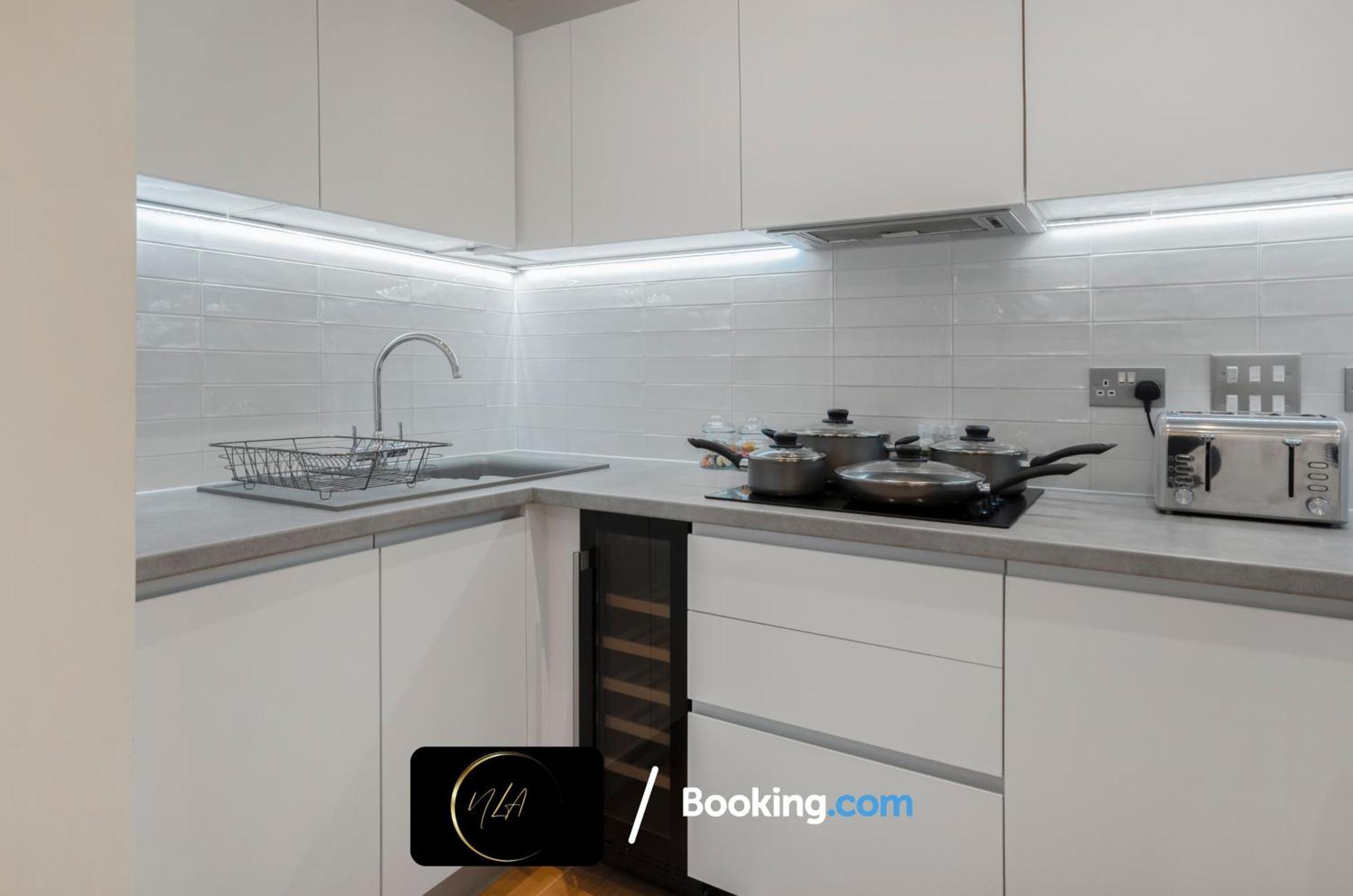 City Centre Apartment With Free Parking, 2 Bathrooms, Netflix And Wifi - Suitable For Contractors And Families - By Noor Luxury Accommodations Бирмингем Экстерьер фото